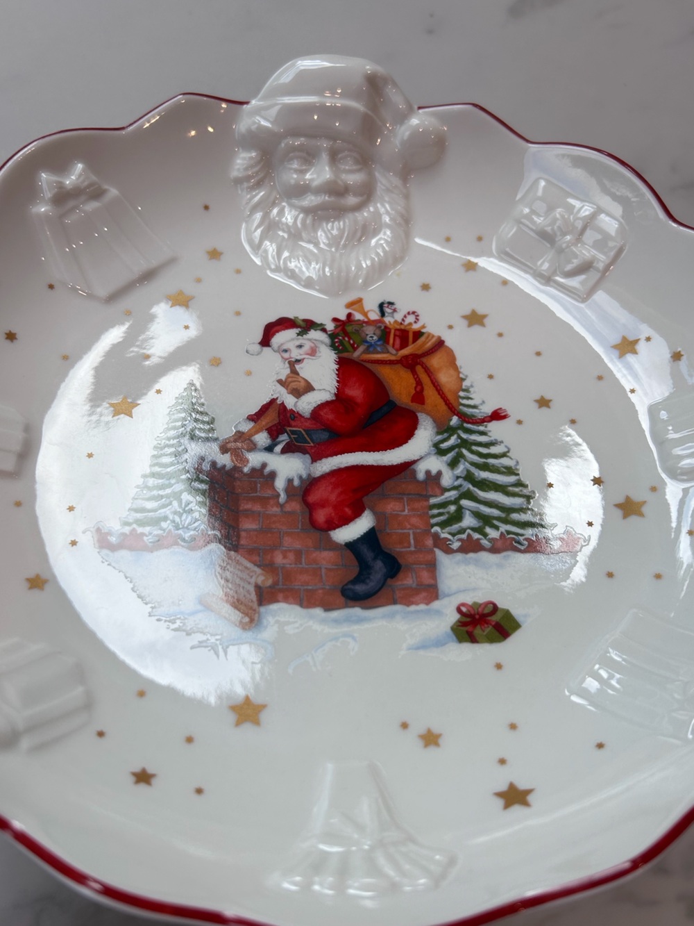 Villeroy and Bosch Santa on Rooftop Serving Bowl - Picture 7 of 13